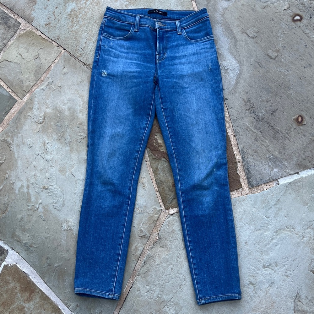 J Brand Women's Mid-rise Jeans in Med Blue Wash. SZ 26.